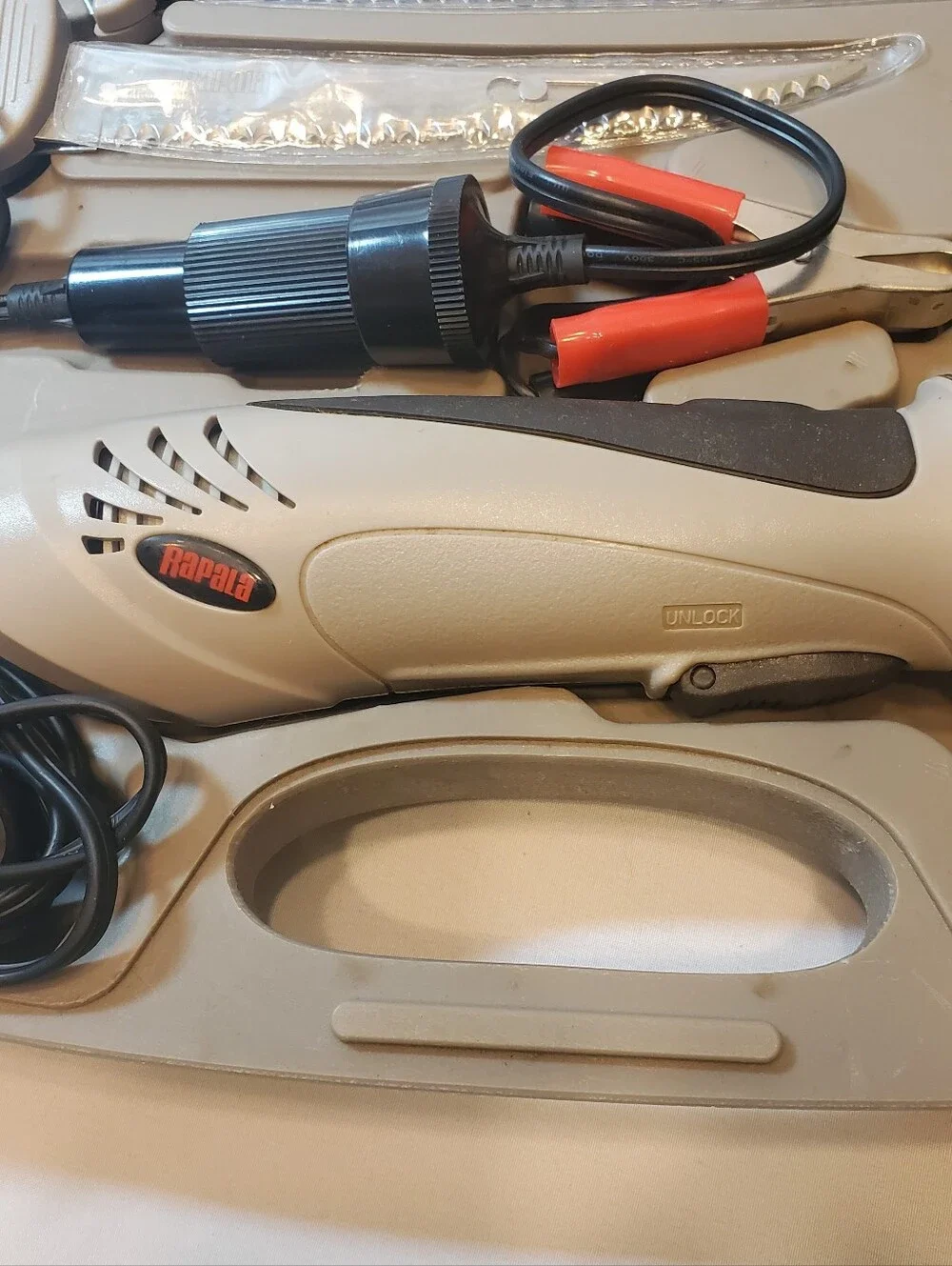 Rapala Electric Fillet Knife Hard Shell Tackle Case 2 Blades Battery Charger EUC